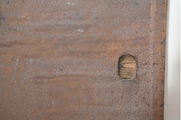 アンティーク建具　明治から大正期　無骨で重厚な佇まいの鉄板張り蔵戸1枚　(R-091338)