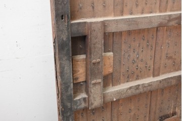 アンティーク建具　明治から大正期　無骨で重厚な佇まいの鉄板張り蔵戸1枚　(R-091338)