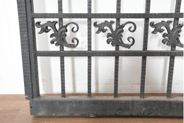 イギリスヴィンテージ建具　ロートアイアン　聖ゲオルギオスと竜を象った装飾が印象的なゲート1枚　(R-091339)