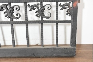 イギリスヴィンテージ建具　ロートアイアン　聖ゲオルギオスと竜を象った装飾が印象的なゲート1枚　(R-091339)