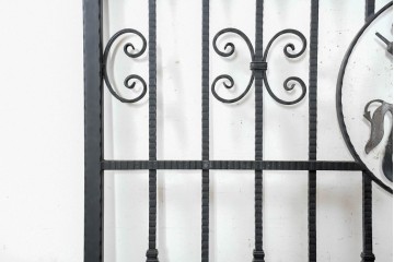 イギリスヴィンテージ建具　ロートアイアン　聖ゲオルギオスと竜を象った装飾が印象的なゲート1枚　(R-091339)