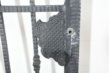イギリスヴィンテージ建具　ロートアイアン　聖ゲオルギオスと竜を象った装飾が印象的なゲート1枚　(R-091339)