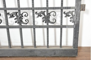 イギリスヴィンテージ建具　ロートアイアン　聖ゲオルギオスと竜を象った装飾が印象的なゲート1枚　(R-091340)