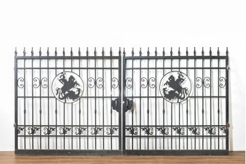 イギリスヴィンテージ建具　ロートアイアン　聖ゲオルギオスと竜を象った装飾が印象的なゲート1枚　(R-091340)
