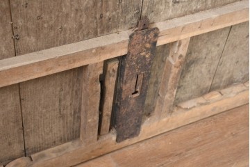 アンティーク建具　明治から大正期　錆色をまとった重厚な鉄板張り蔵戸1枚　(R-091341)