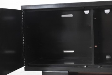 中古　アメリカ最高級ブランド　CENTURY(センチュリー)　ブラックとゴールドカラーの組み合わせがスタイリッシュなサイドボード　定価約110万円　(R-091344)