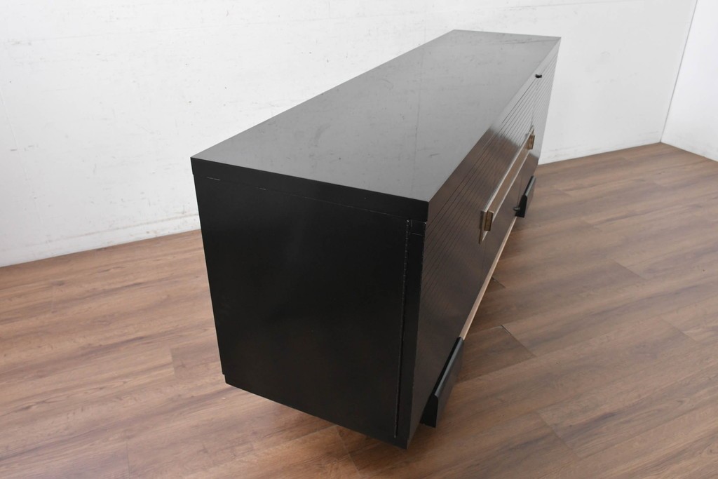 中古　アメリカ最高級ブランド　CENTURY(センチュリー)　ブラックとゴールドカラーの組み合わせがスタイリッシュなサイドボード　定価約110万円　(R-091344)