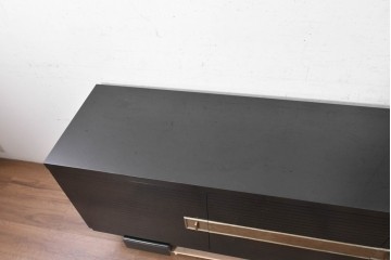中古　アメリカ最高級ブランド　CENTURY(センチュリー)　ブラックとゴールドカラーの組み合わせがスタイリッシュなサイドボード　定価約110万円　(R-091344)