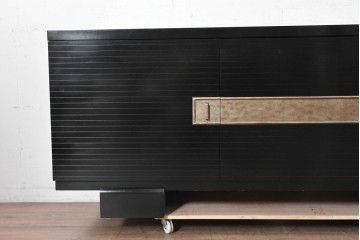 中古　アメリカ最高級ブランド　CENTURY(センチュリー)　ブラックとゴールドカラーの組み合わせがスタイリッシュなサイドボード　定価約110万円　(R-091344)