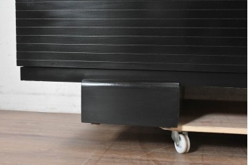 中古　アメリカ最高級ブランド　CENTURY(センチュリー)　ブラックとゴールドカラーの組み合わせがスタイリッシュなサイドボード　定価約110万円　(R-091344)