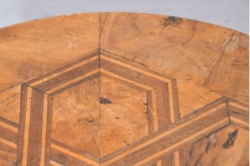 イギリスアンティーク　1900年頃　星形を中心に描いたパーケットリーが美しいカフェテーブル　(R-091347)