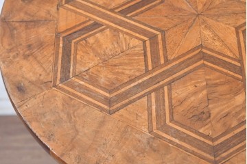 イギリスアンティーク　1900年頃　星形を中心に描いたパーケットリーが美しいカフェテーブル　(R-091347)