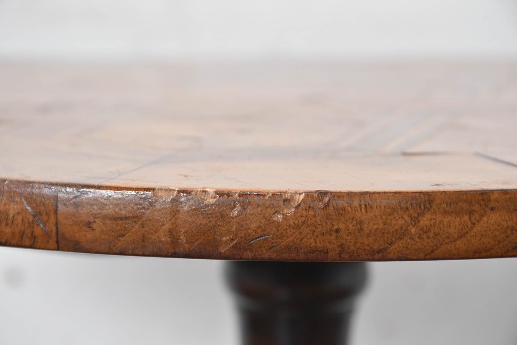 イギリスアンティーク　1900年頃　星形を中心に描いたパーケットリーが美しいカフェテーブル　(R-091347)