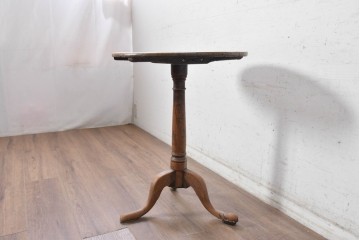 【簡易リペア限定品】　イギリスアンティーク　1900年頃　オーク材　曲線を描く三本脚が印象的なラウンドテーブル　(R-091348)