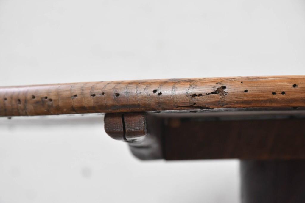 【簡易リペア限定品】　イギリスアンティーク　1900年頃　オーク材　曲線を描く三本脚が印象的なラウンドテーブル　(R-091348)