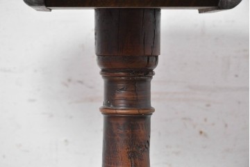 【簡易リペア限定品】　イギリスアンティーク　1900年頃　オーク材　曲線を描く三本脚が印象的なラウンドテーブル　(R-091348)