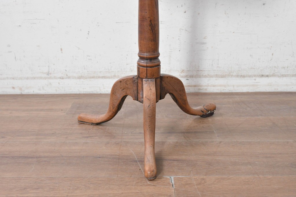 【簡易リペア限定品】　イギリスアンティーク　1900年頃　オーク材　曲線を描く三本脚が印象的なラウンドテーブル　(R-091348)