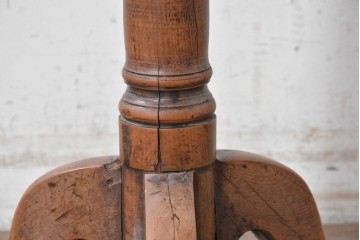 【簡易リペア限定品】　イギリスアンティーク　1900年頃　オーク材　曲線を描く三本脚が印象的なラウンドテーブル　(R-091348)