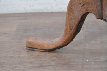 【簡易リペア限定品】　イギリスアンティーク　1900年頃　オーク材　曲線を描く三本脚が印象的なラウンドテーブル　(R-091348)
