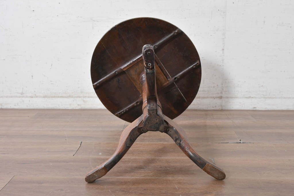 【簡易リペア限定品】　イギリスアンティーク　1900年頃　オーク材　曲線を描く三本脚が印象的なラウンドテーブル　(R-091348)