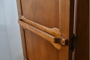 中古　美品　横浜クラシック家具ダニエル(Daniel)　Etranger(エトランジェ)　木の温もりを感じるクラシカルなワードローブ　(R-091349)