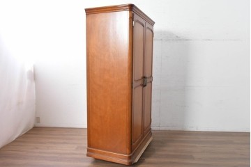 中古　美品　横浜クラシック家具ダニエル(Daniel)　Etranger(エトランジェ)　木の温もりを感じるクラシカルなワードローブ　(R-091349)