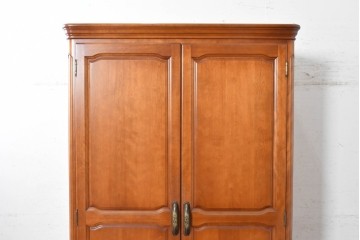 中古　美品　横浜クラシック家具ダニエル(Daniel)　Etranger(エトランジェ)　木の温もりを感じるクラシカルなワードローブ　(R-091349)