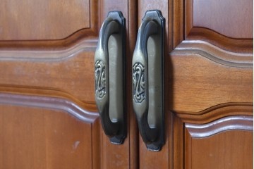 中古　美品　横浜クラシック家具ダニエル(Daniel)　Etranger(エトランジェ)　木の温もりを感じるクラシカルなワードローブ　(R-091349)