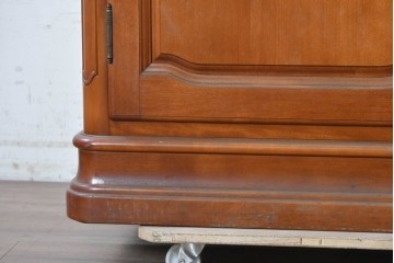 中古　美品　横浜クラシック家具ダニエル(Daniel)　Etranger(エトランジェ)　木の温もりを感じるクラシカルなワードローブ　(R-091349)