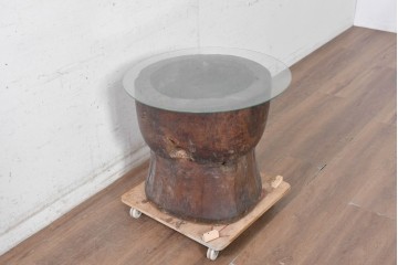 和製アンティーク　明治から大正期　古い臼を活かしたガラス天板のサイドテーブル　(R-091351)