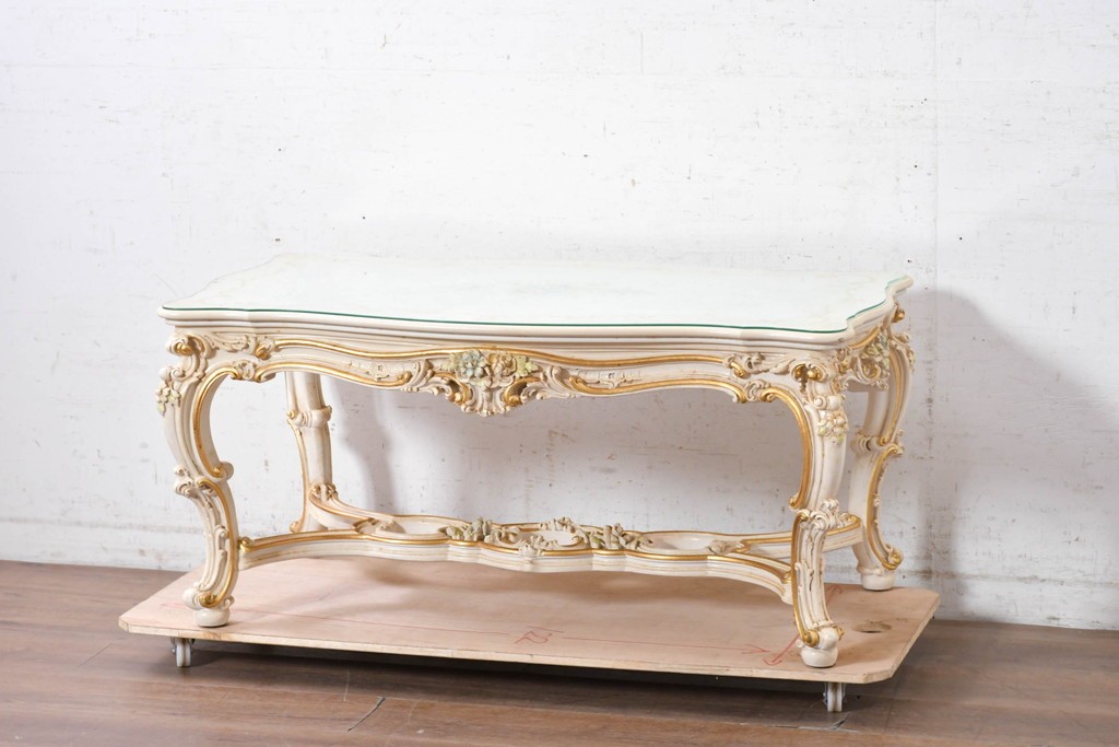 中古　美品　イタリア高級家具　SILIK(シリック)　花モチーフの装飾とゴールドの縁取りが美しいセンターテーブル　(R-091352)