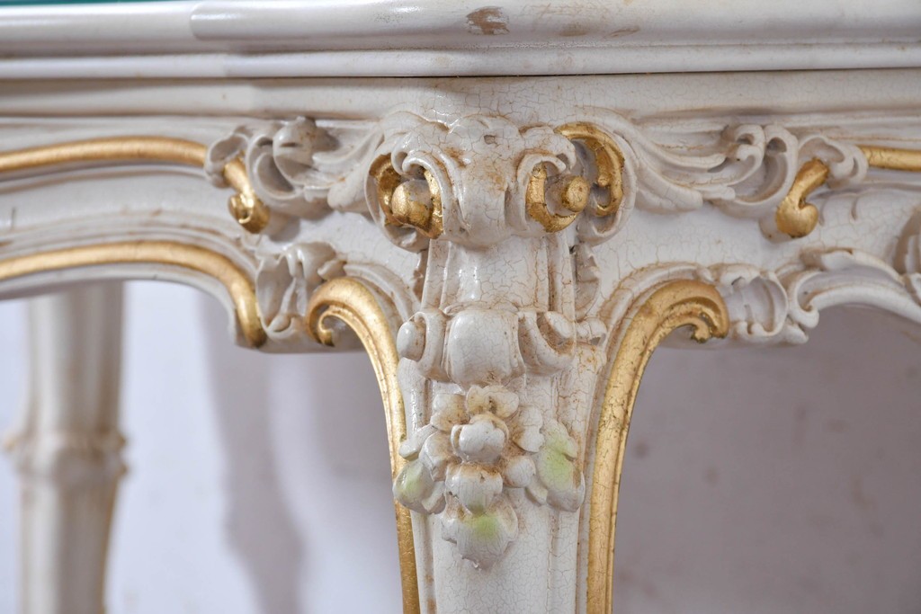 中古　美品　イタリア高級家具　SILIK(シリック)　花モチーフの装飾とゴールドの縁取りが美しいセンターテーブル　(R-091352)