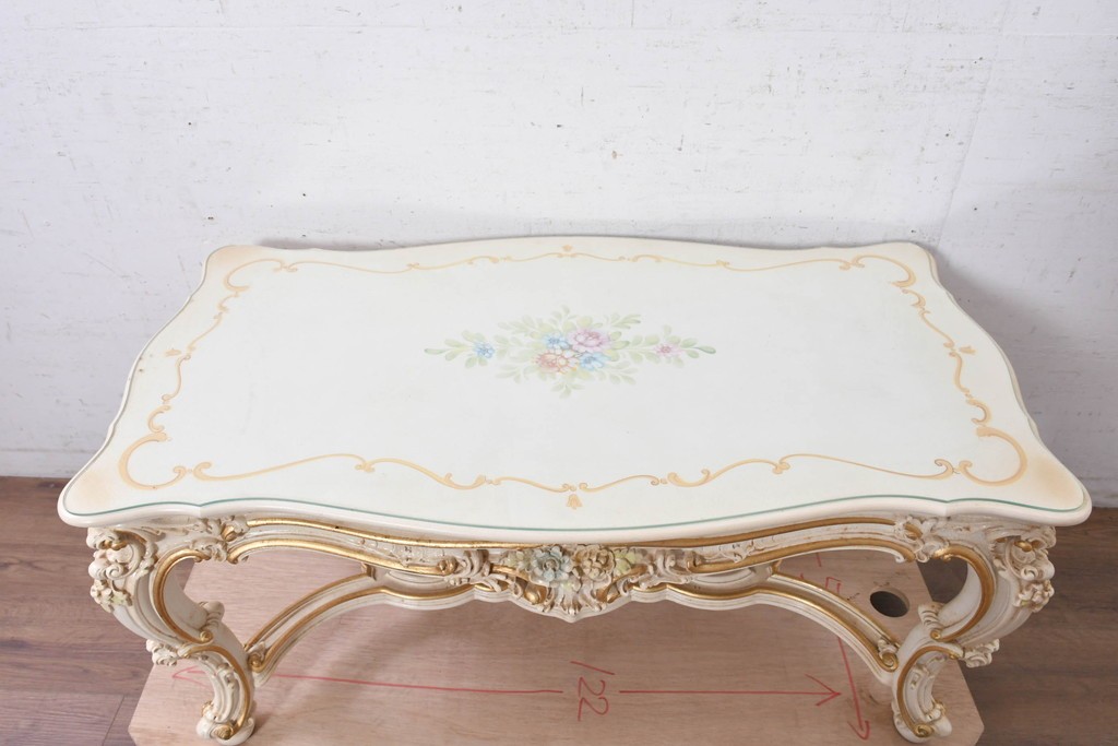 中古　美品　イタリア高級家具　SILIK(シリック)　花モチーフの装飾とゴールドの縁取りが美しいセンターテーブル　(R-091352)