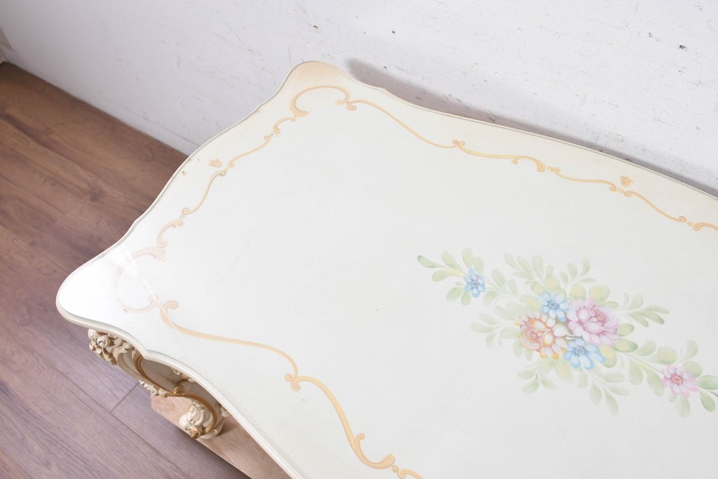 中古　美品　イタリア高級家具　SILIK(シリック)　花モチーフの装飾とゴールドの縁取りが美しいセンターテーブル　(R-091352)