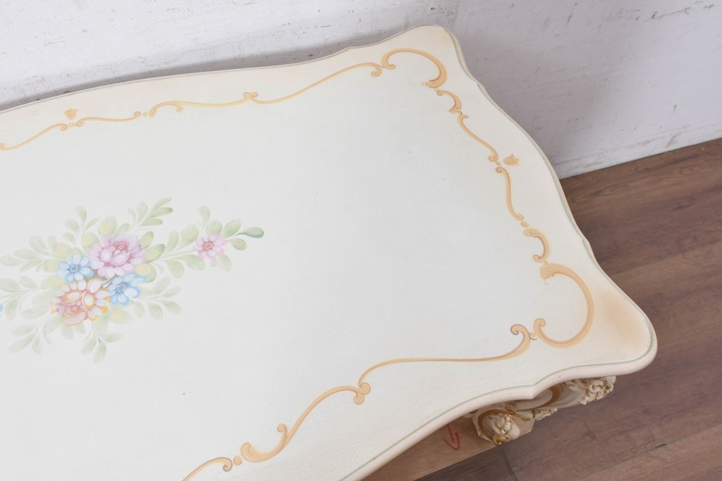 中古　美品　イタリア高級家具　SILIK(シリック)　花モチーフの装飾とゴールドの縁取りが美しいセンターテーブル　(R-091352)