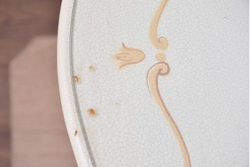 中古　美品　イタリア高級家具　SILIK(シリック)　花モチーフの装飾とゴールドの縁取りが美しいセンターテーブル　(R-091352)