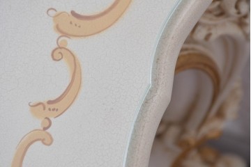 中古　美品　イタリア高級家具　SILIK(シリック)　花モチーフの装飾とゴールドの縁取りが美しいセンターテーブル　(R-091352)
