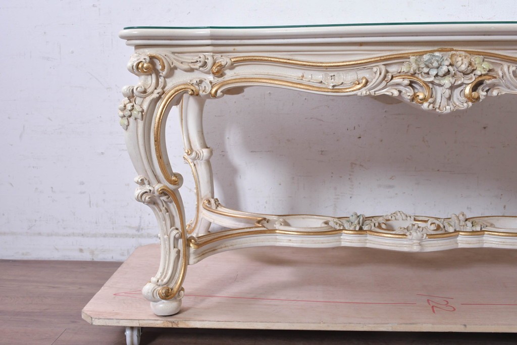 中古　美品　イタリア高級家具　SILIK(シリック)　花モチーフの装飾とゴールドの縁取りが美しいセンターテーブル　(R-091352)