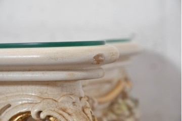 中古　美品　イタリア高級家具　SILIK(シリック)　花モチーフの装飾とゴールドの縁取りが美しいセンターテーブル　(R-091352)