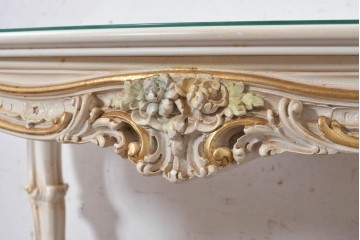 中古　美品　イタリア高級家具　SILIK(シリック)　花モチーフの装飾とゴールドの縁取りが美しいセンターテーブル　(R-091352)