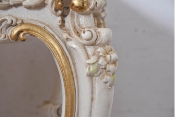 中古　美品　イタリア高級家具　SILIK(シリック)　花モチーフの装飾とゴールドの縁取りが美しいセンターテーブル　(R-091352)