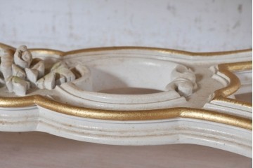 中古　美品　イタリア高級家具　SILIK(シリック)　花モチーフの装飾とゴールドの縁取りが美しいセンターテーブル　(R-091352)