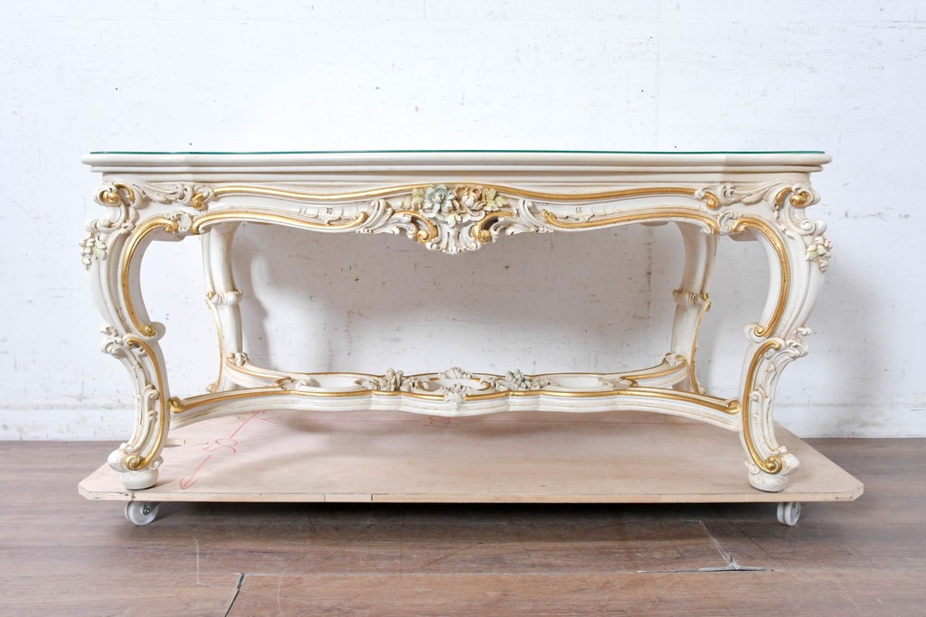 中古　美品　イタリア高級家具　SILIK(シリック)　花モチーフの装飾とゴールドの縁取りが美しいセンターテーブル　(R-091352)