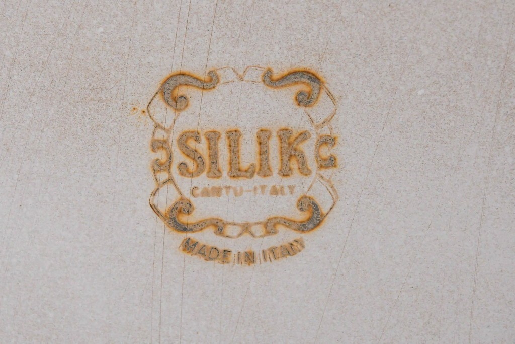 中古　美品　イタリア高級家具　SILIK(シリック)　花モチーフの装飾とゴールドの縁取りが美しいセンターテーブル　(R-091352)