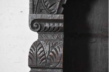 ヨーロッパアンティーク　1800年頃　オーク材　重厚な彫刻が目を引くウォールシェルフ　(R-091355)