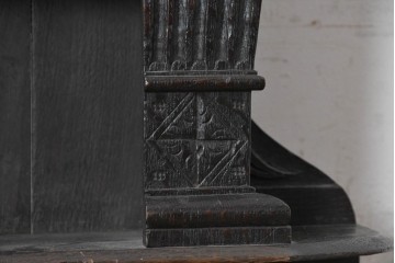 ヨーロッパアンティーク　1800年頃　オーク材　重厚な彫刻が目を引くウォールシェルフ　(R-091355)