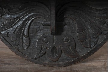 ヨーロッパアンティーク　1800年頃　オーク材　重厚な彫刻が目を引くウォールシェルフ　(R-091355)