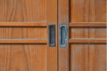 和製アンティーク　昭和初期から昭和中期　パタパタ扉と引き戸付き下駄箱　(R-091356)