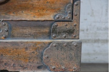和製アンティーク　明治期から大正期　上手物　前面(欅材)　作りの良い六丁引きの2段重ね箪笥　(R-091357)