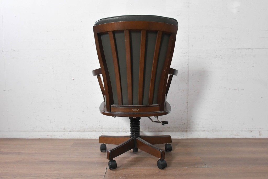中古　美品　希少な廃番品　maruni(マルニ木工)　地中海ロイヤルシリーズ(ROYAL)　本革　デスクチェア　定価約23万円　(R-091058)